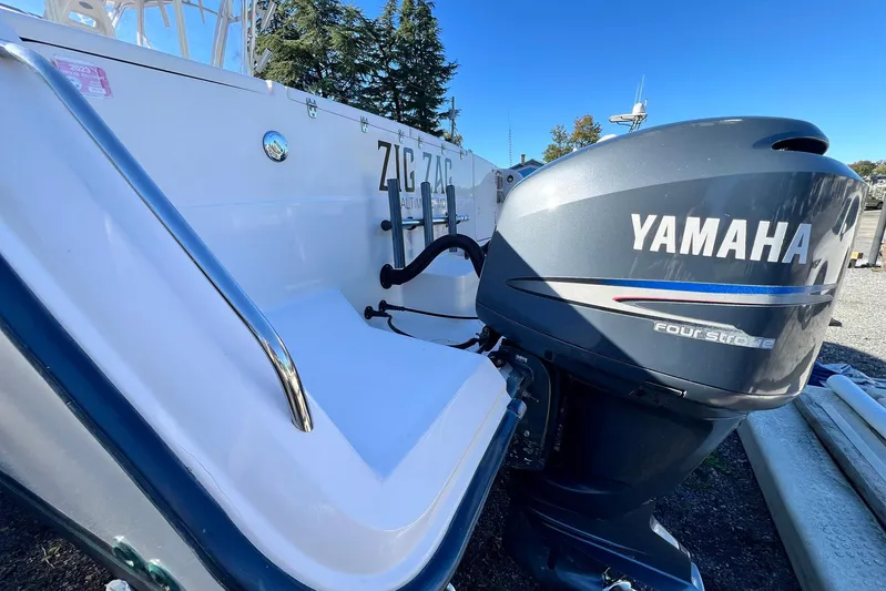 Zig Zag Yacht Photos Pics 2004 Grady-White Express 330 boat with Yamaha four-stroke engine, outdoor setting.