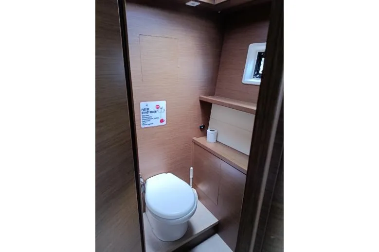 Costabella Yacht Photos Pics Heads View (1)