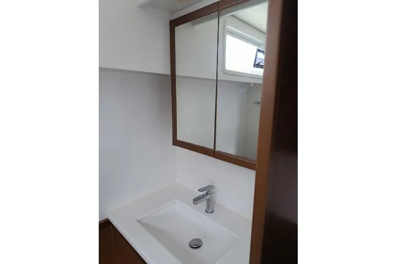 Costabella Yacht Photos Pics Heads View (3)