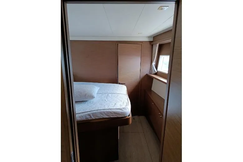 Costabella Yacht Photos Pics Heads View (4)