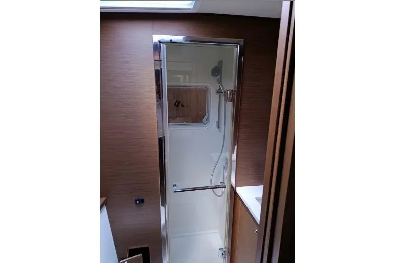 Costabella Yacht Photos Pics Heads View (12)