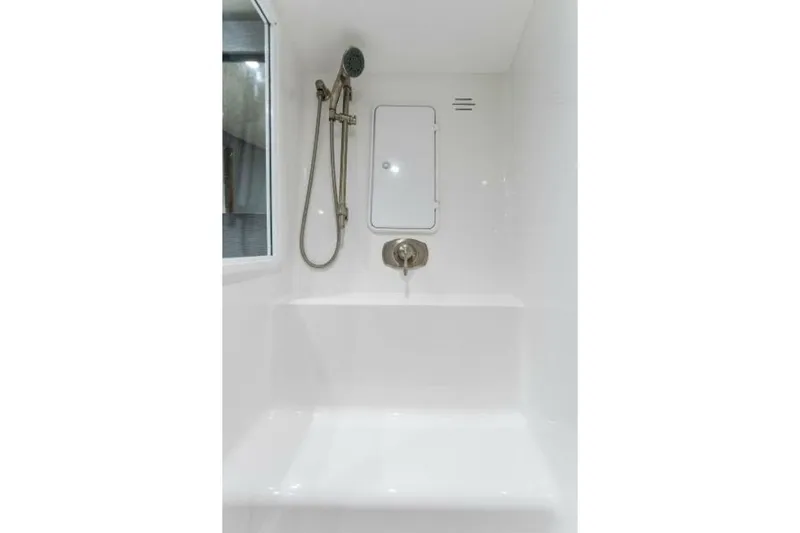 Hammerheads Yacht Photos Pics 2021 Viking 54 Convertible HAMMERHEADS Stateroom Head