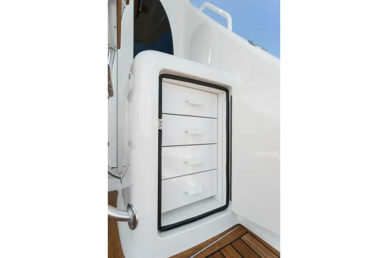 Hammerheads Yacht Photos Pics 2021 Viking 54 Convertible HAMMERHEADS Tackle Storage