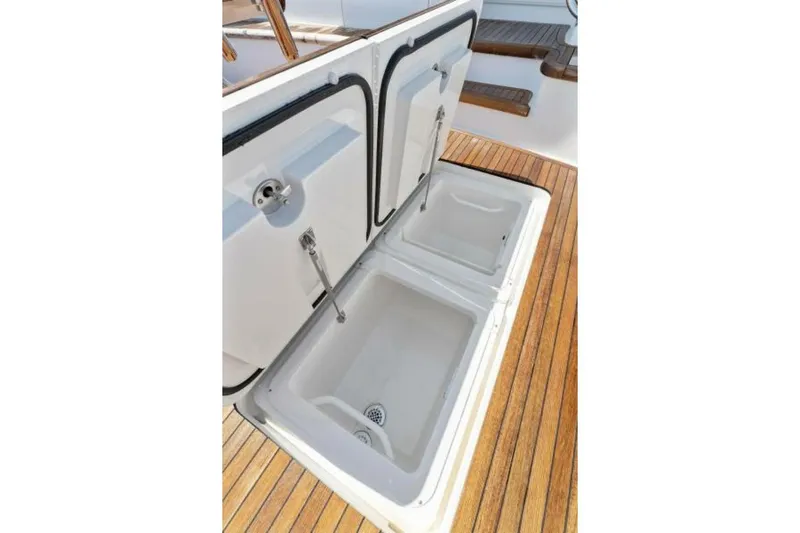 Hammerheads Yacht Photos Pics 2021 Viking 54 Convertible HAMMERHEADS Storage