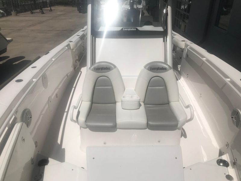 2012 Everglades 325 CC