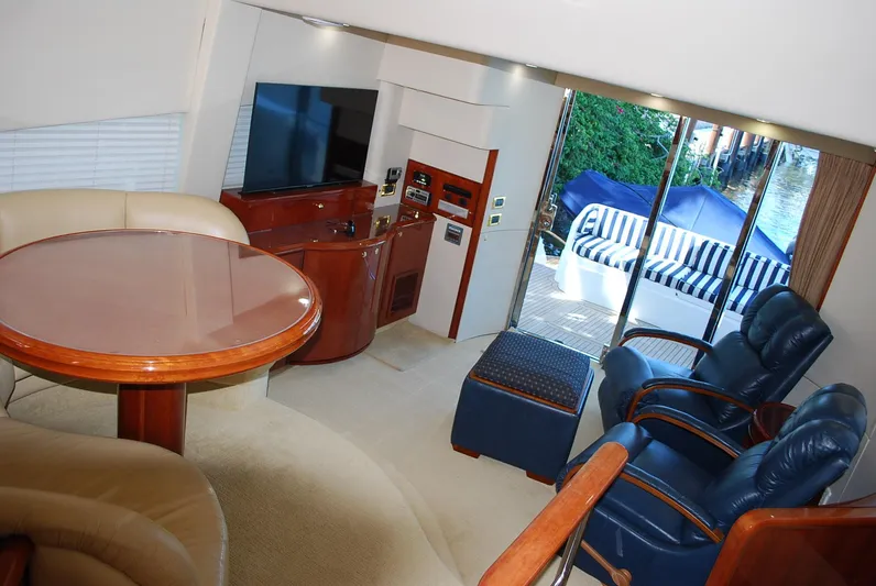 No Name Yacht Photos Pics Luxurious interior of 2000 Fairline Squadron yacht with elegant seating and dining area.