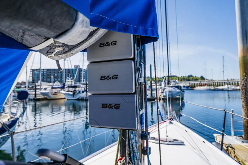 Manifest Yacht Photos Pics Sailing yacht with B&G equipment, Van Munster Boats Fred Barrett 35, docked at marina.
