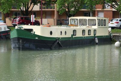Barge Live aboard