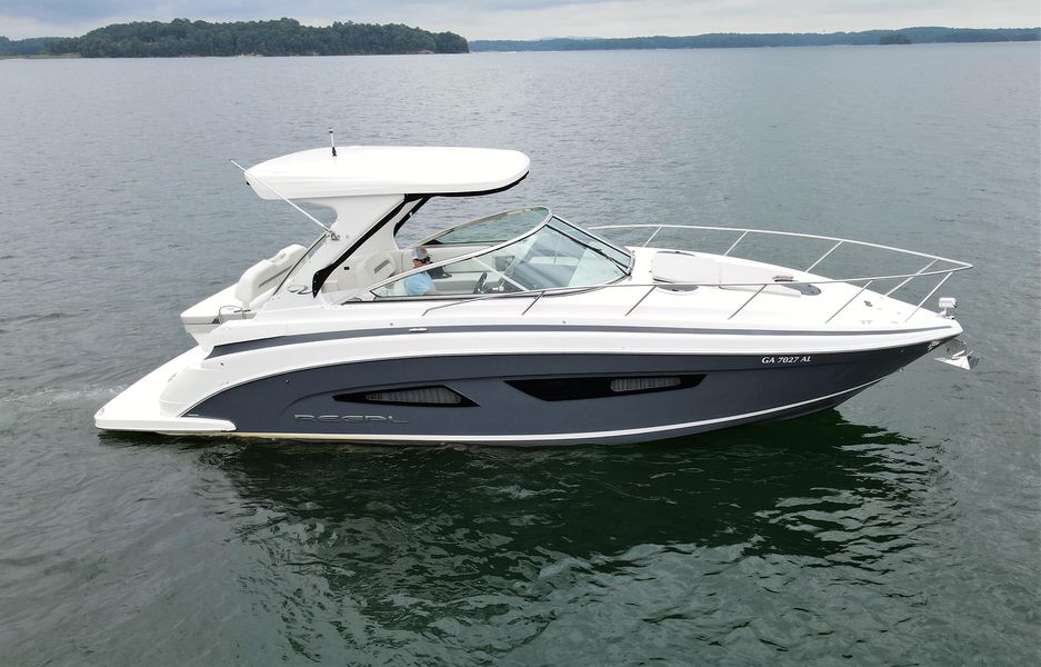 2021 Regal 33 Express