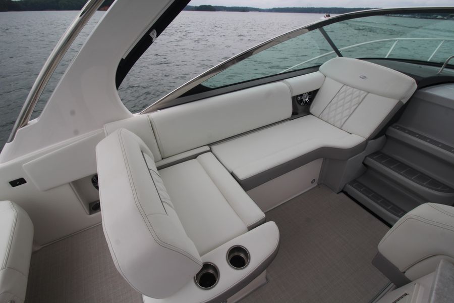 2021 Regal 33 Express