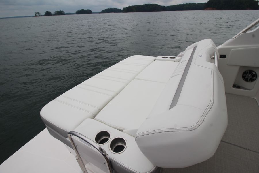 2021 Regal 33 Express