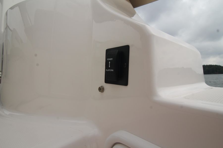 2021 Regal 33 Express