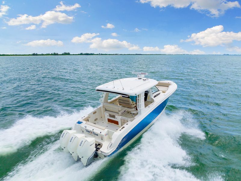 2020 Boston Whaler 350 Realm
