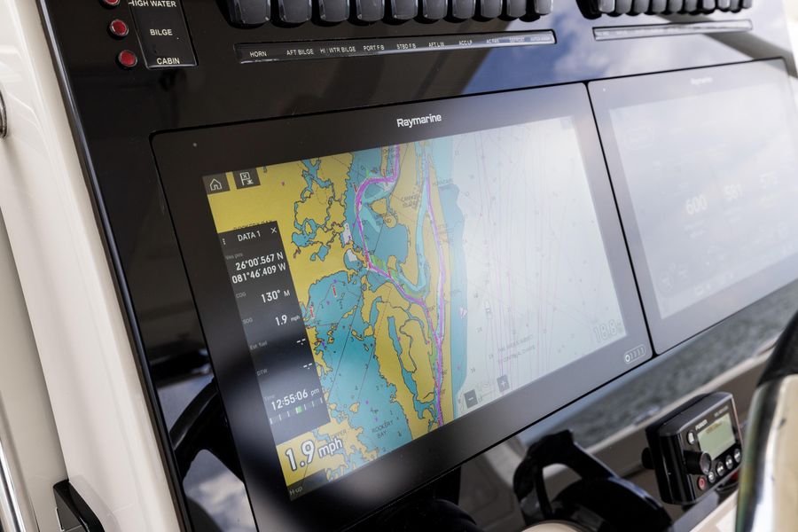 2020 Boston Whaler 350 Realm