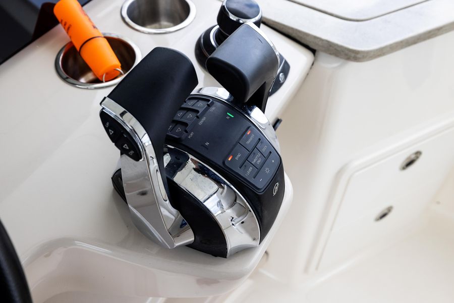 2020 Boston Whaler 350 Realm