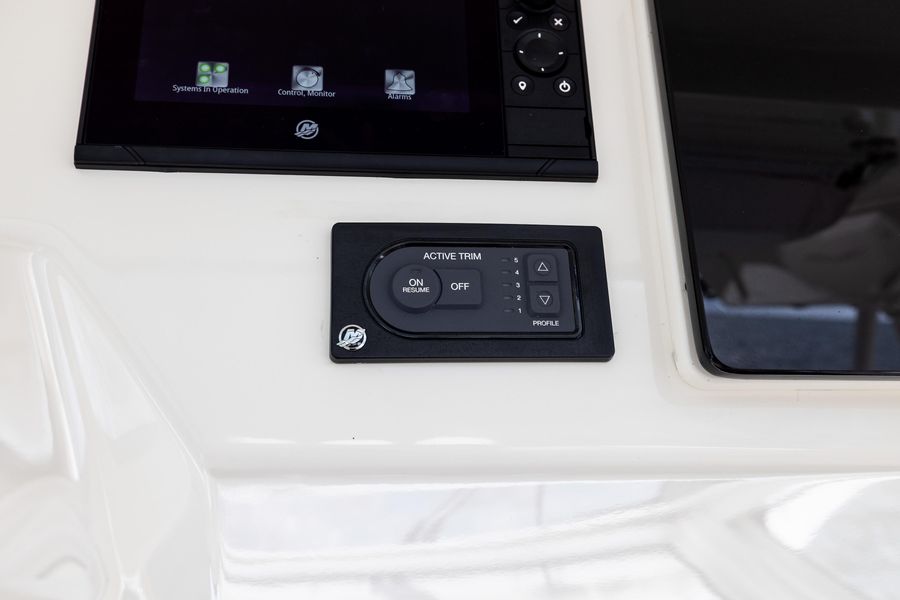 2020 Boston Whaler 350 Realm