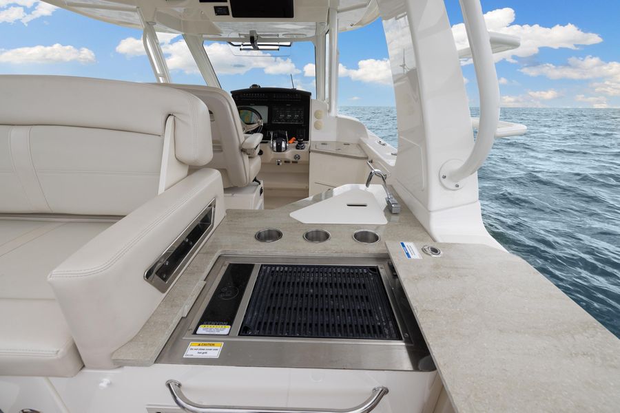 2020 Boston Whaler 350 Realm