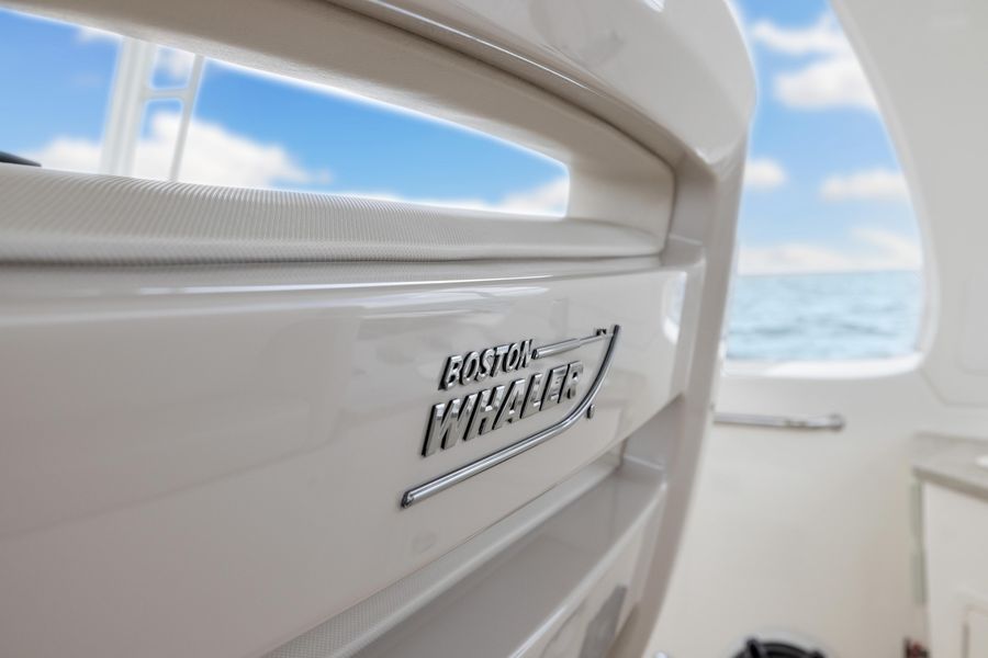 2020 Boston Whaler 350 Realm