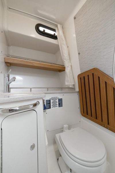 2020 Boston Whaler 350 Realm