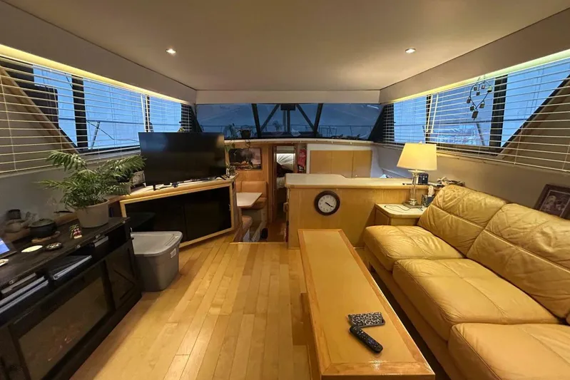 Contentment Yacht Photos Pics Interior of 1995 Carver 440 Aft Cabin Motor Yacht with cozy seating and modern amenities.