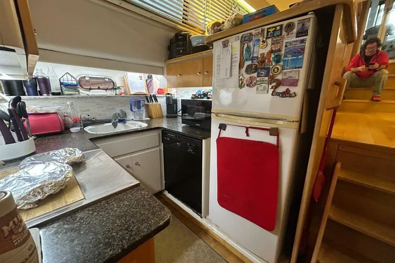 Contentment Yacht Photos Pics 1995 Carver 440 Aft Cabin Motor Yacht kitchen with appliances and decor.