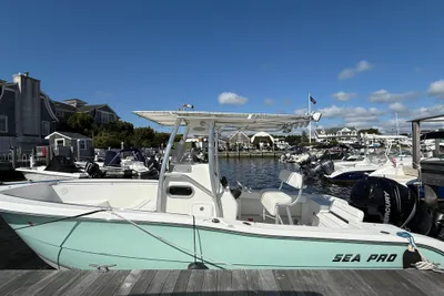 Sea Pro 238 Center Console