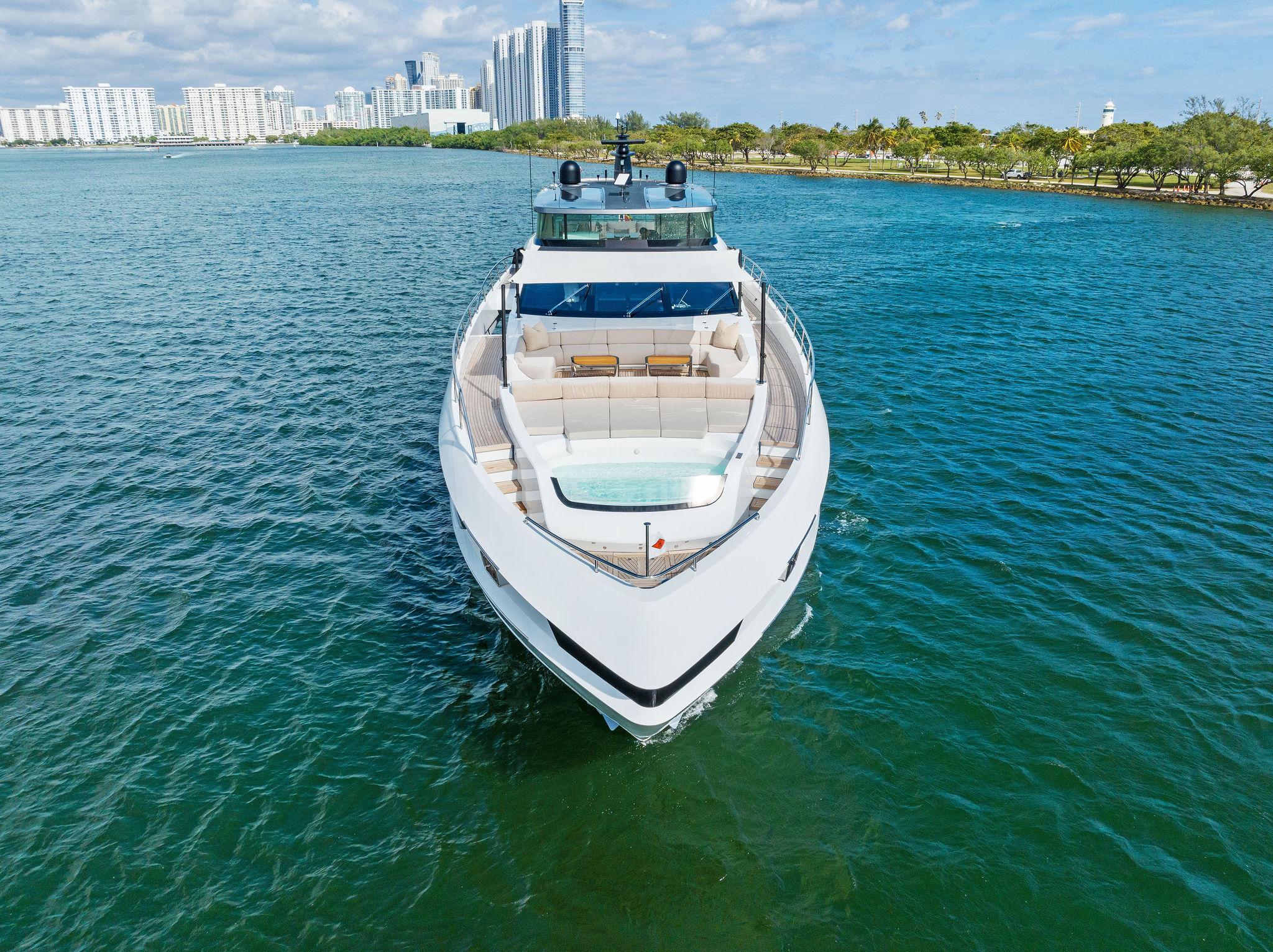 lady k yacht mangusta