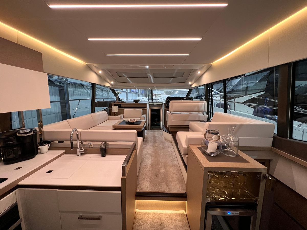 2018 Prestige 52 