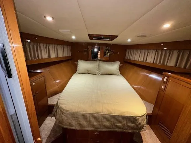 Perfect Fit Yacht Photos Pics Luxurious bedroom interior of 2000 Jefferson Marquessa 60 Cockpit yacht with cozy bedding.