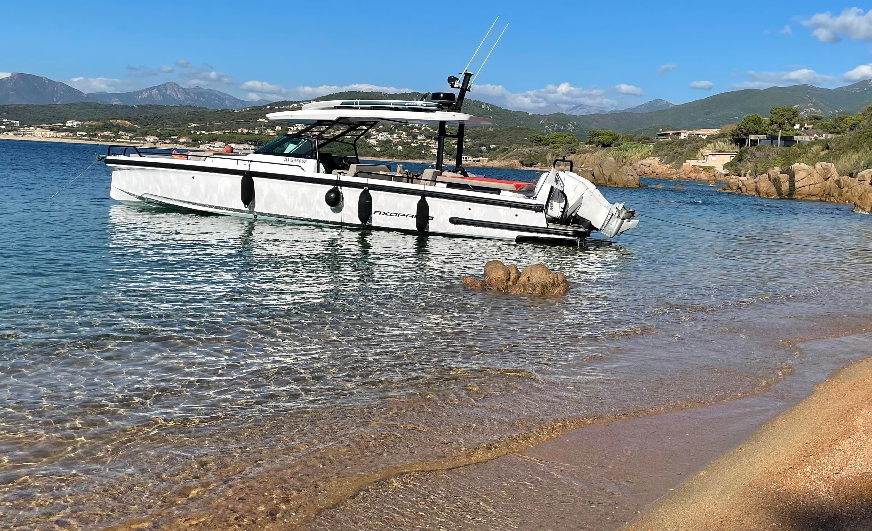 2022 Axopar 37 Sun-Top