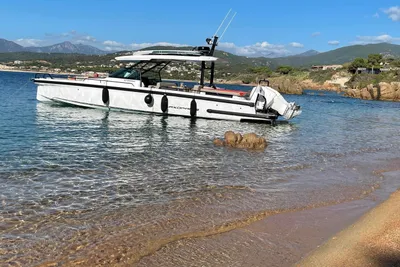 2022 Axopar 37 Sun Top