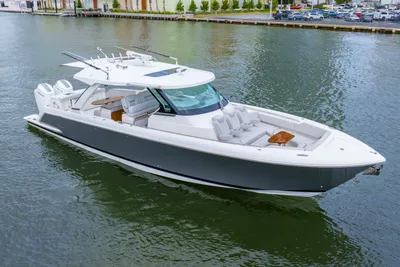 Tiara Yachts 43 LS