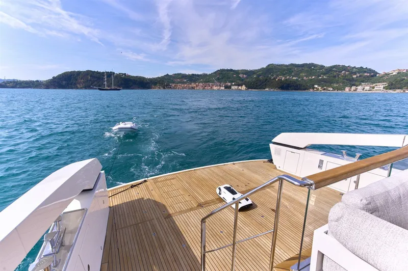  Yacht Photos Pics Screenshot 2023-05-12 at 15.11.31.jpg