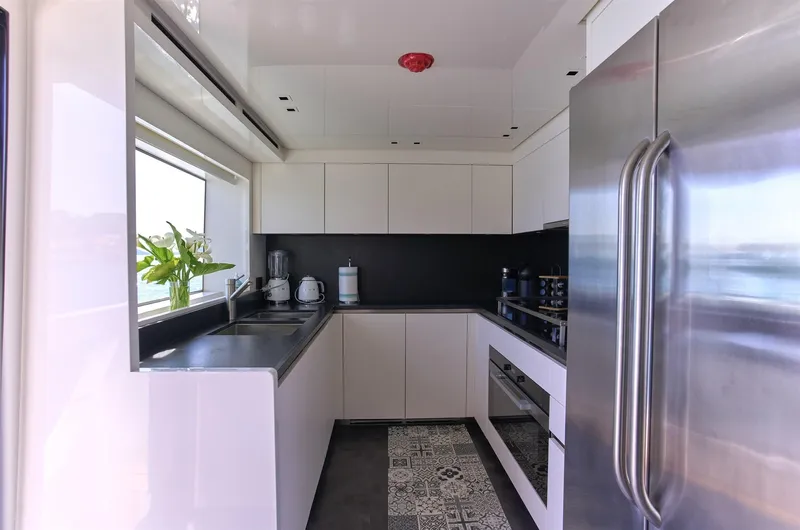  Yacht Photos Pics Screenshot 2023-05-12 at 15.11.52.jpg