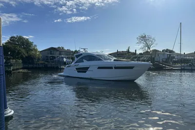 2021 Cruisers Yachts 54 Cantius