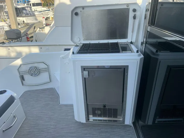 Impulsive Decision Yacht Photos Pics 2021 Cruisers Yachts 54 Cantius - Image 6