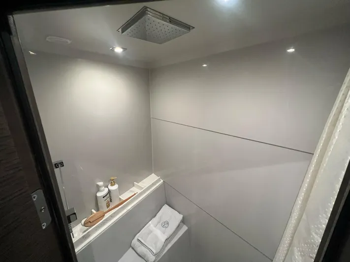 Impulsive Decision Yacht Photos Pics 2021 Cruisers Yachts 54 Cantius - Image 20