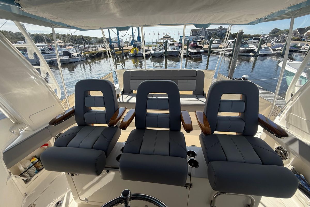 2024 Boston Whaler 42 