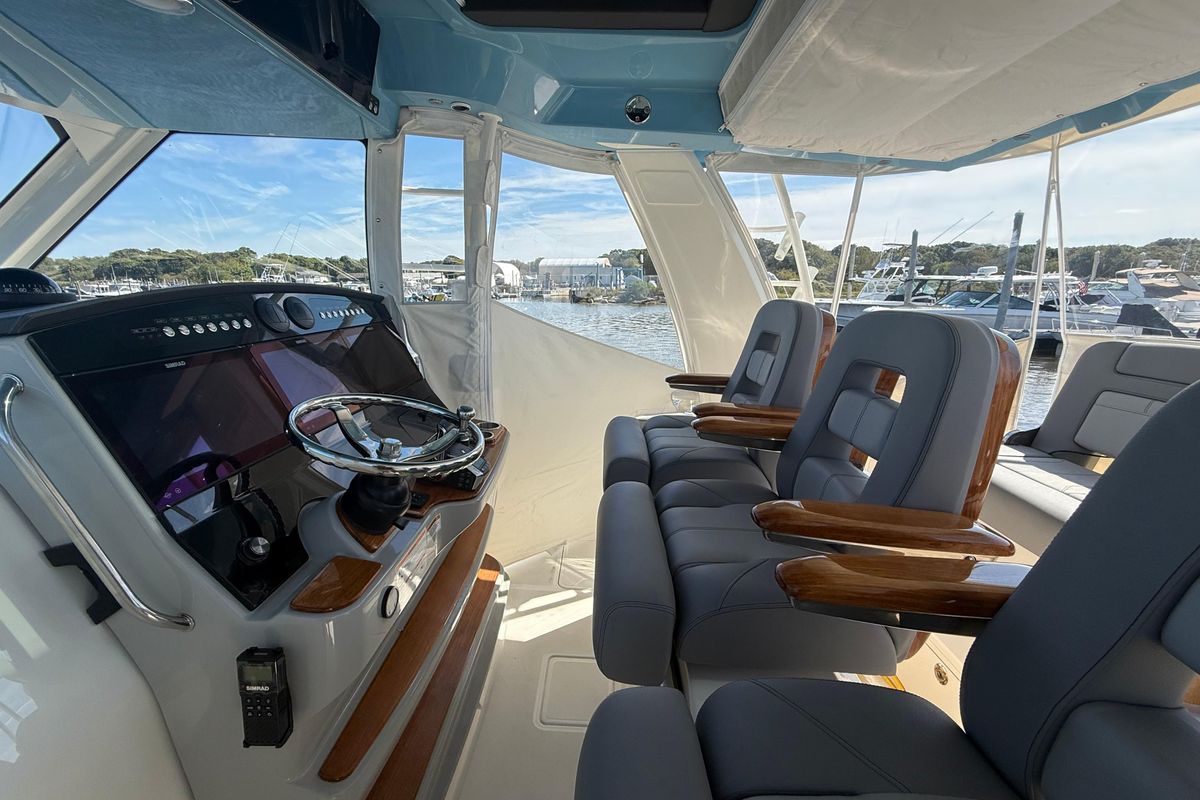 2024 Boston Whaler 42 