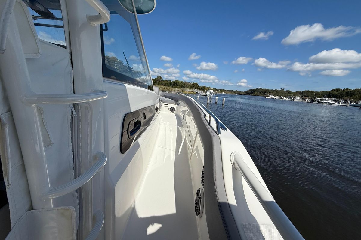 2024 Boston Whaler 42 