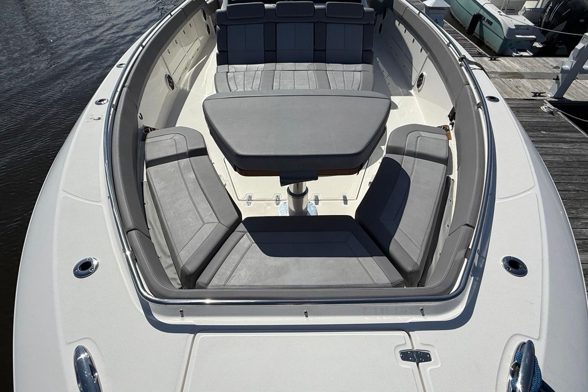 2024 Boston Whaler 42 
