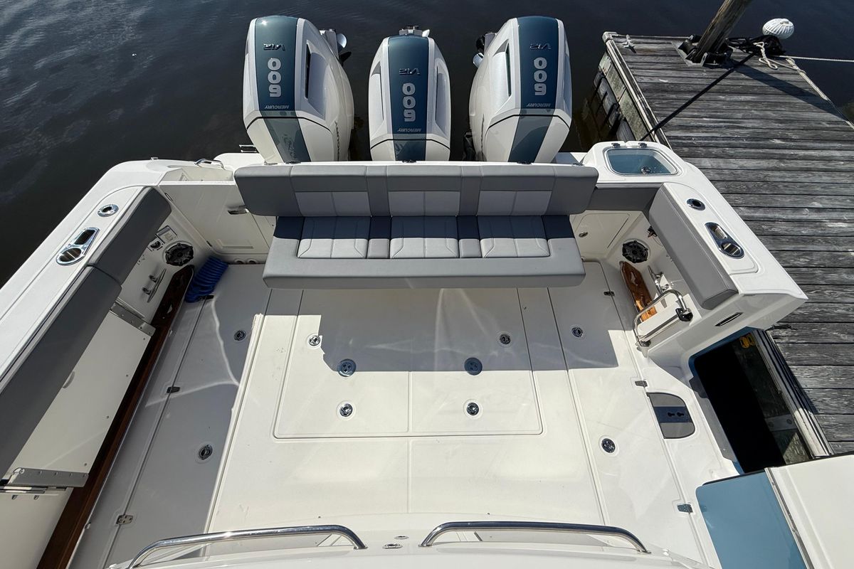 2024 Boston Whaler 42 