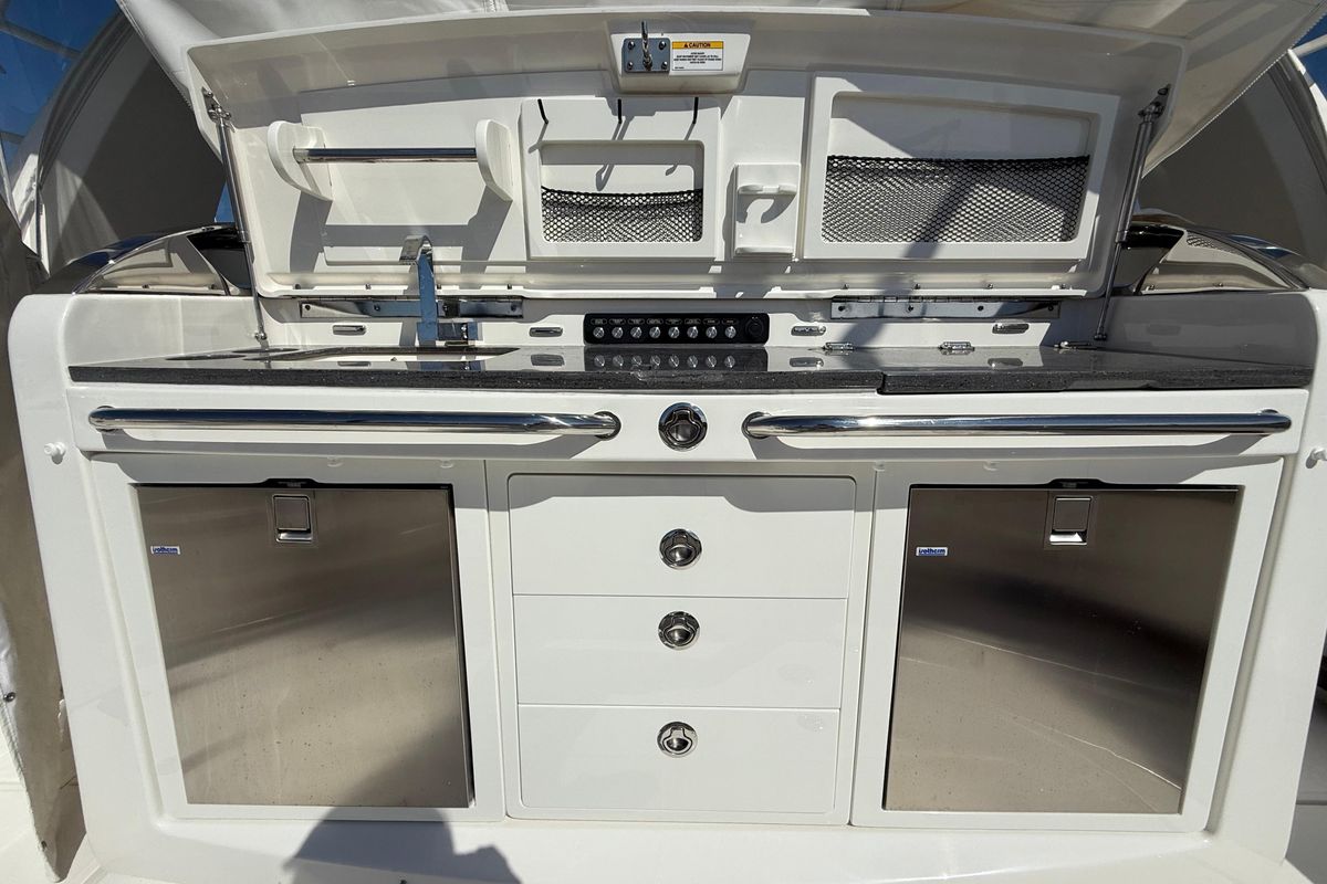 2024 Boston Whaler 42 