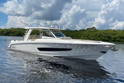 Boston Whaler 420 Outrage