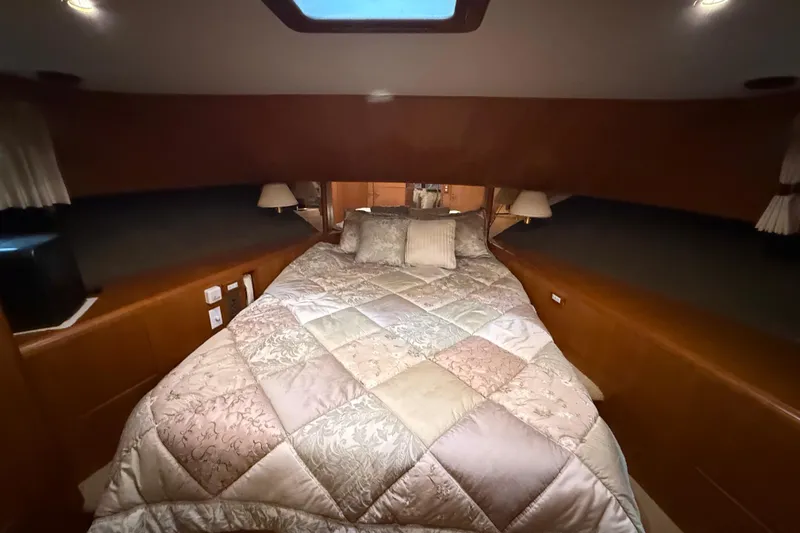 Bonnie Jean Yacht Photos Pics Luxurious bedroom in 1998 Ocean Alexander Pilothouse Model 584 yacht, featuring elegant bedding.