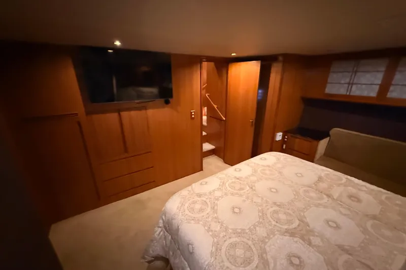 Bonnie Jean Yacht Photos Pics Luxurious bedroom interior of 1998 Ocean Alexander Pilothouse Model 584 yacht.