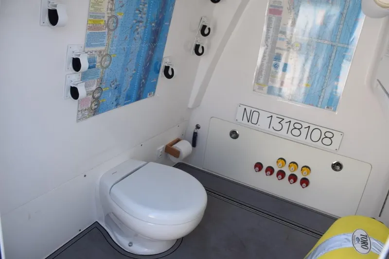 Toro Yacht Photos Pics Freshwater head under console