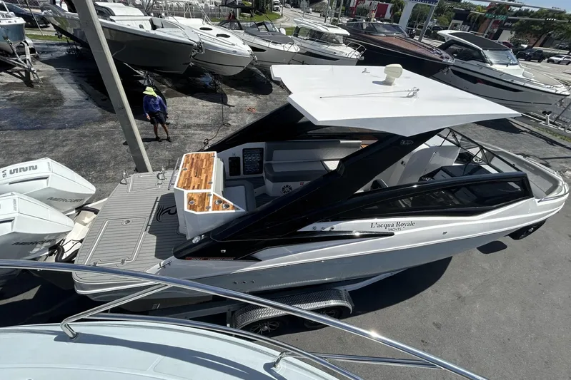 Lr280 Yacht Photos Pics 2024 L'acqua Royale LR280 GRAN CABRIO luxury boat displayed at a marina.