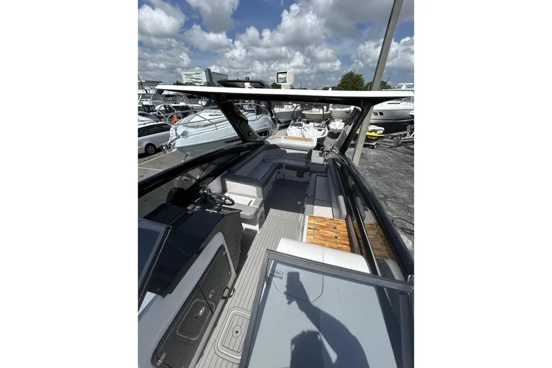 Lr280 Yacht Photos Pics 2024 L'acqua Royale LR280 GRAN CABRIO luxury yacht interior with sleek design and spacious seating.