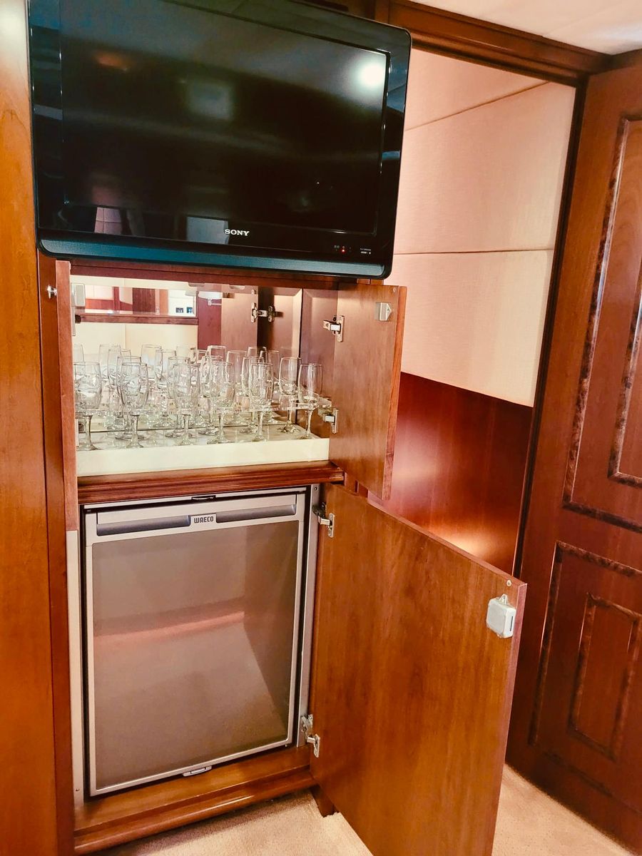 2010 Majesty 66 